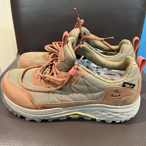 Teva Ridgeview size 8.5 low hiking shoes - Picture 3 of 11